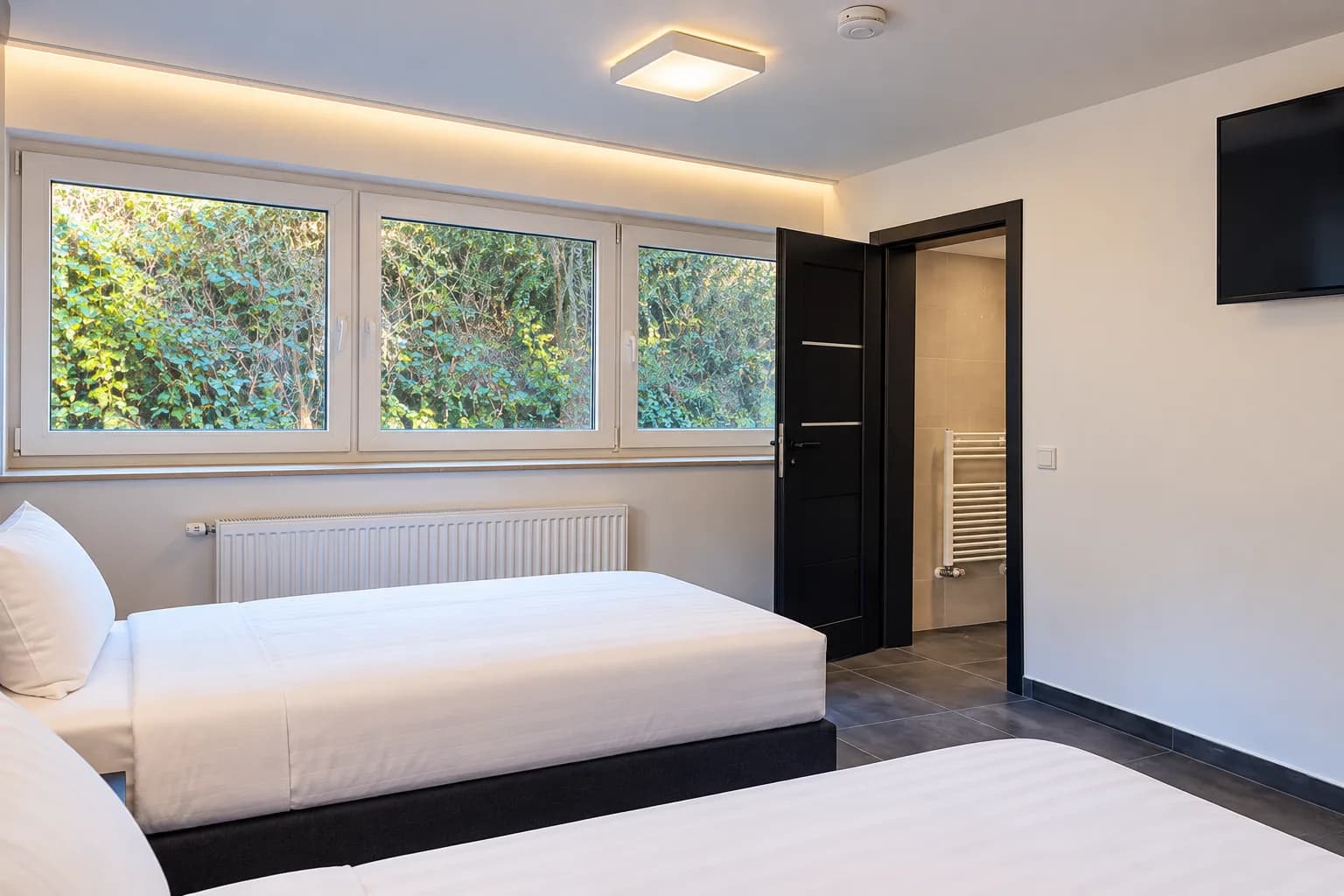 Hotelzimmer nach der Erneuerung der Elektroinstallation