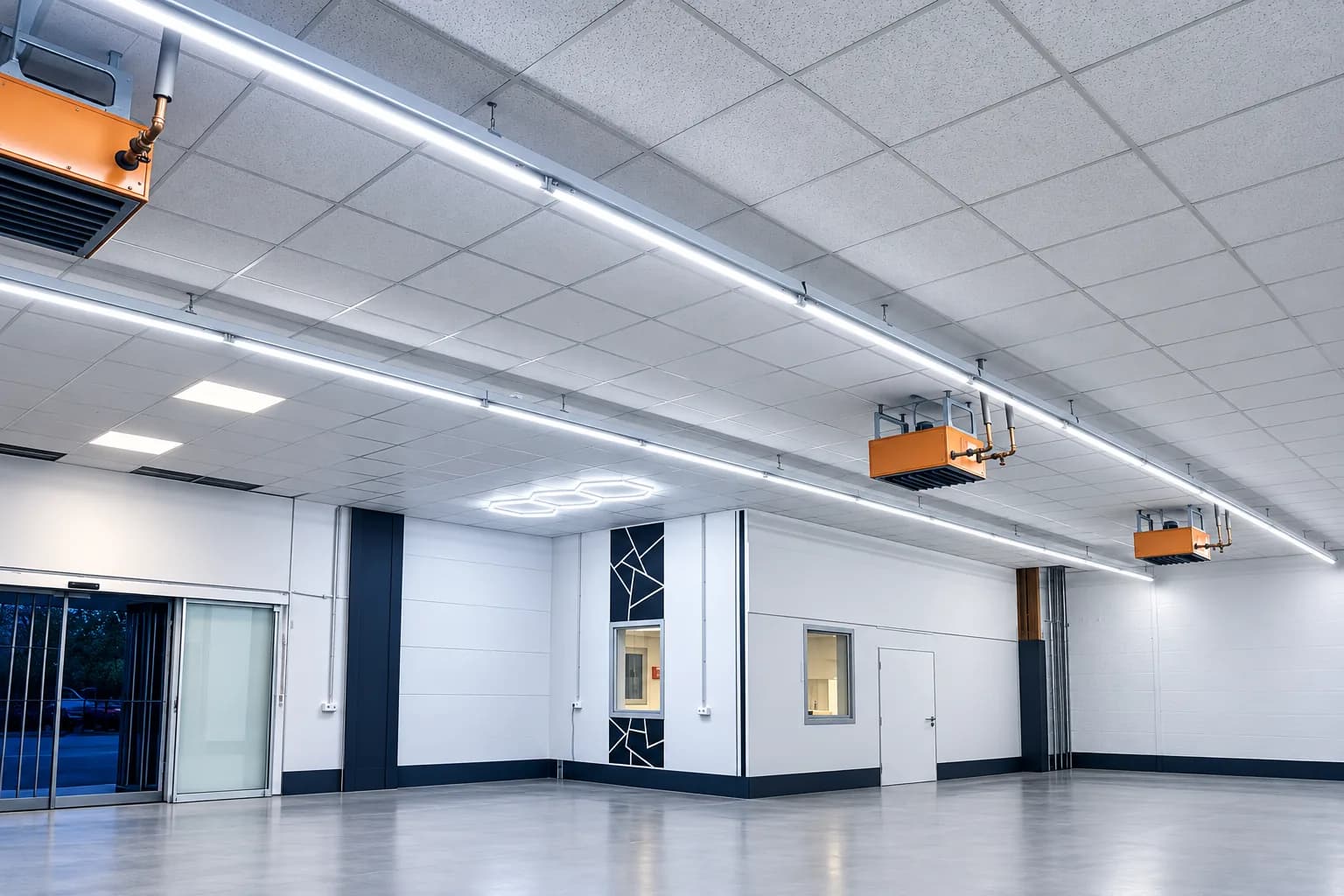 Halle von IDEAL Automobile mit durchgehenden LED-Lichtbändern